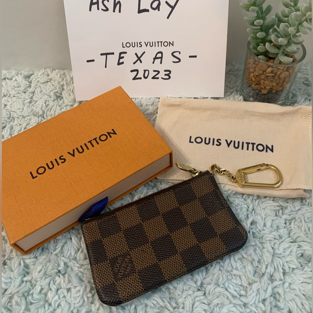 SOLD!!! LV Damier Ebene Key Cles